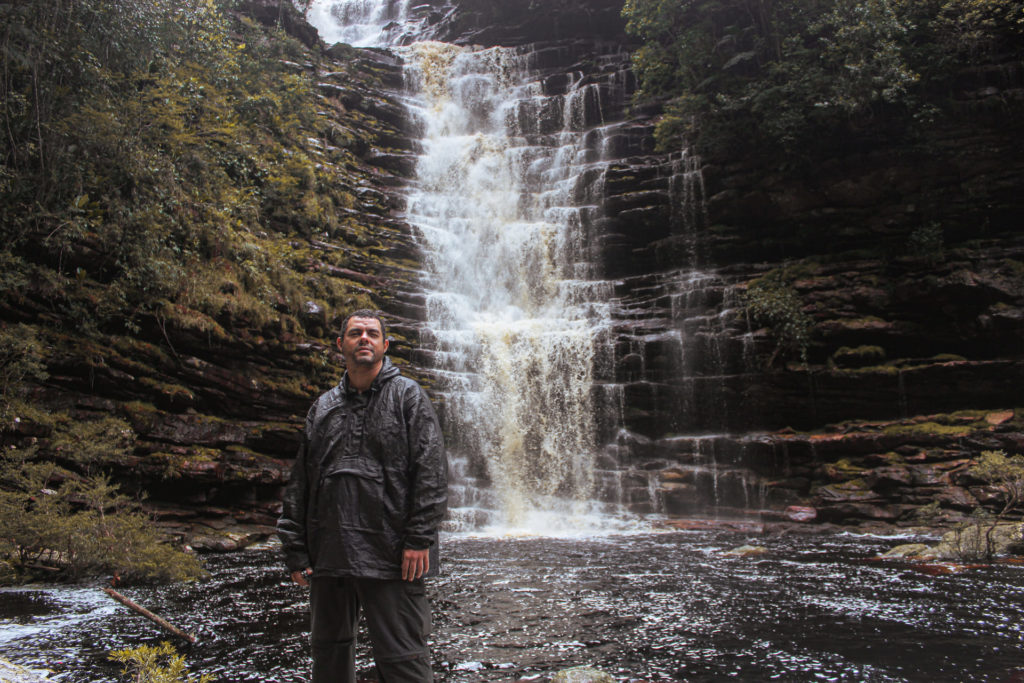 Cachoeira do Fundão cheia d'água